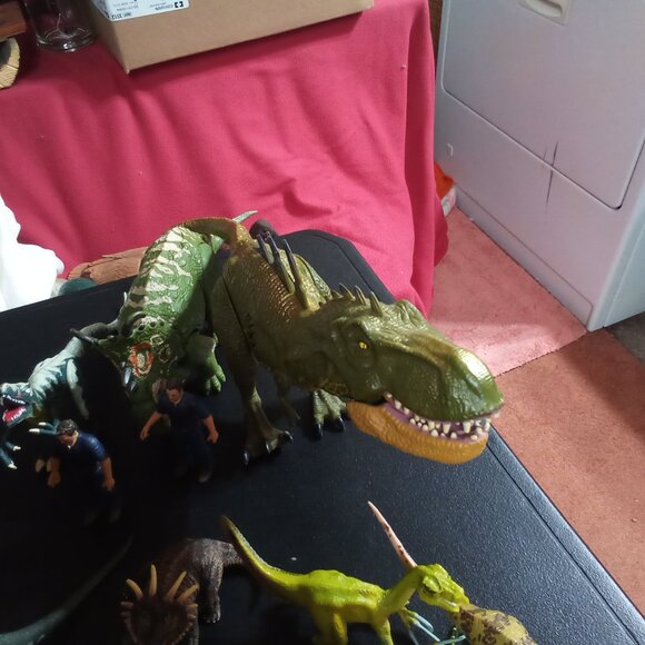 Dinosaurs - Picture 5 of 7